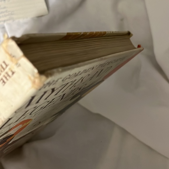 The Golden Treasury of Myths and Legends A Giant Golden Book De Luxe Edition - Picture 7 of 10